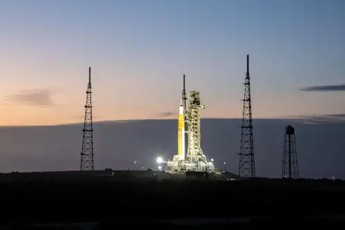 El ensayo general de la misión Artemis II avanza con éxito tras la carga controlada de propelente criogénico en el cohete SLS, marcando un hito clave en los preparativos para el regreso a la Luna.