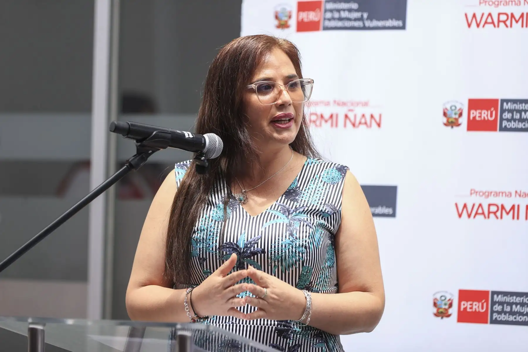 Se inauguró la nueva sede institucional del Programa Nacional Warmi Ñan, con el objetivo de fortalecer su gestión y reafirmar las acciones del sector en la atención y prevención de la violencia contra la mujer y los integrantes del grupo familiar. La actividad estuvo encabezada por la directora ejecutiva del programa, Patricia Garrido, y la ministra de la Mujer, Sandra Gutierrez. Foto: ANDINA/Jhonel Rodríguez Robles