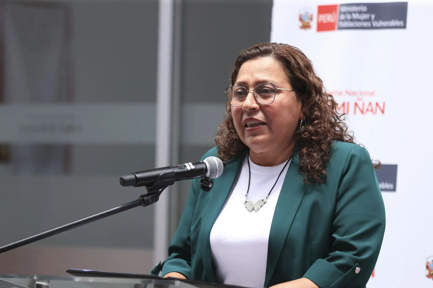 Se inauguró la nueva sede institucional del Programa Nacional Warmi Ñan, con el objetivo de fortalecer su gestión y reafirmar las acciones del sector en la atención y prevención de la violencia contra la mujer y los integrantes del grupo familiar. La actividad estuvo encabezada por la directora ejecutiva del programa, Patricia Garrido, y la ministra de la Mujer, Sandra Gutierrez. Foto: ANDINA/Jhonel Rodríguez Robles