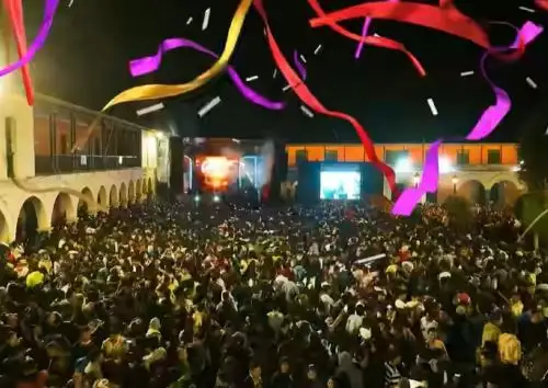 En medio de una gran multitud y con el colorido que caracteriza a esta tradicional festividad, la ciudad de Ayacucho realizó el sábado 31 de enero el lanzamiento oficial del Carnaval Ayacuchano edición 2026.