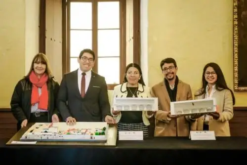 El proyecto de investigación estuvo a cargo de especialistas de la Universidad Católica San Pablo (UCSP), quienes integraron conocimientos de arquitectura, historia, ingeniería y humanidades. La entidad universitaria efectuó la donación.