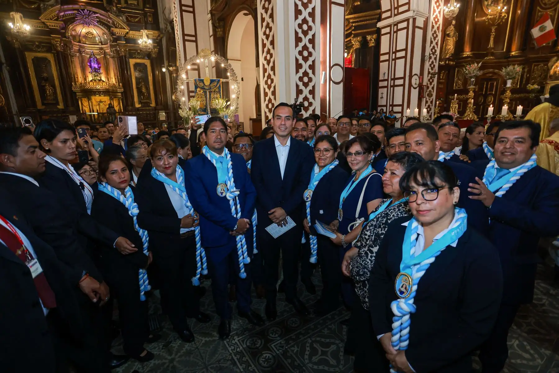 El presidente José Jerí participó en la misa solemne en honor a la Virgen de la Candelaria, rindiendo homenaje a una de las expresiones culturales y religiosas más grandes del Perú. Foto: ANDINA/Prensa Presidencia
