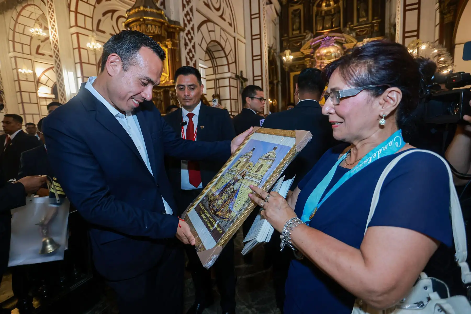 El presidente José Jerí participó en la misa solemne en honor a la Virgen de la Candelaria, rindiendo homenaje a una de las expresiones culturales y religiosas más grandes del Perú. Foto: ANDINA/Prensa Presidencia
