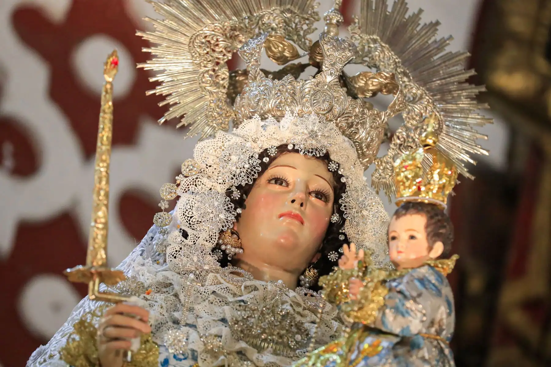 El presidente José Jerí participó en la misa solemne en honor a la Virgen de la Candelaria, rindiendo homenaje a una de las expresiones culturales y religiosas más grandes del Perú. Foto: ANDINA/Prensa Presidencia