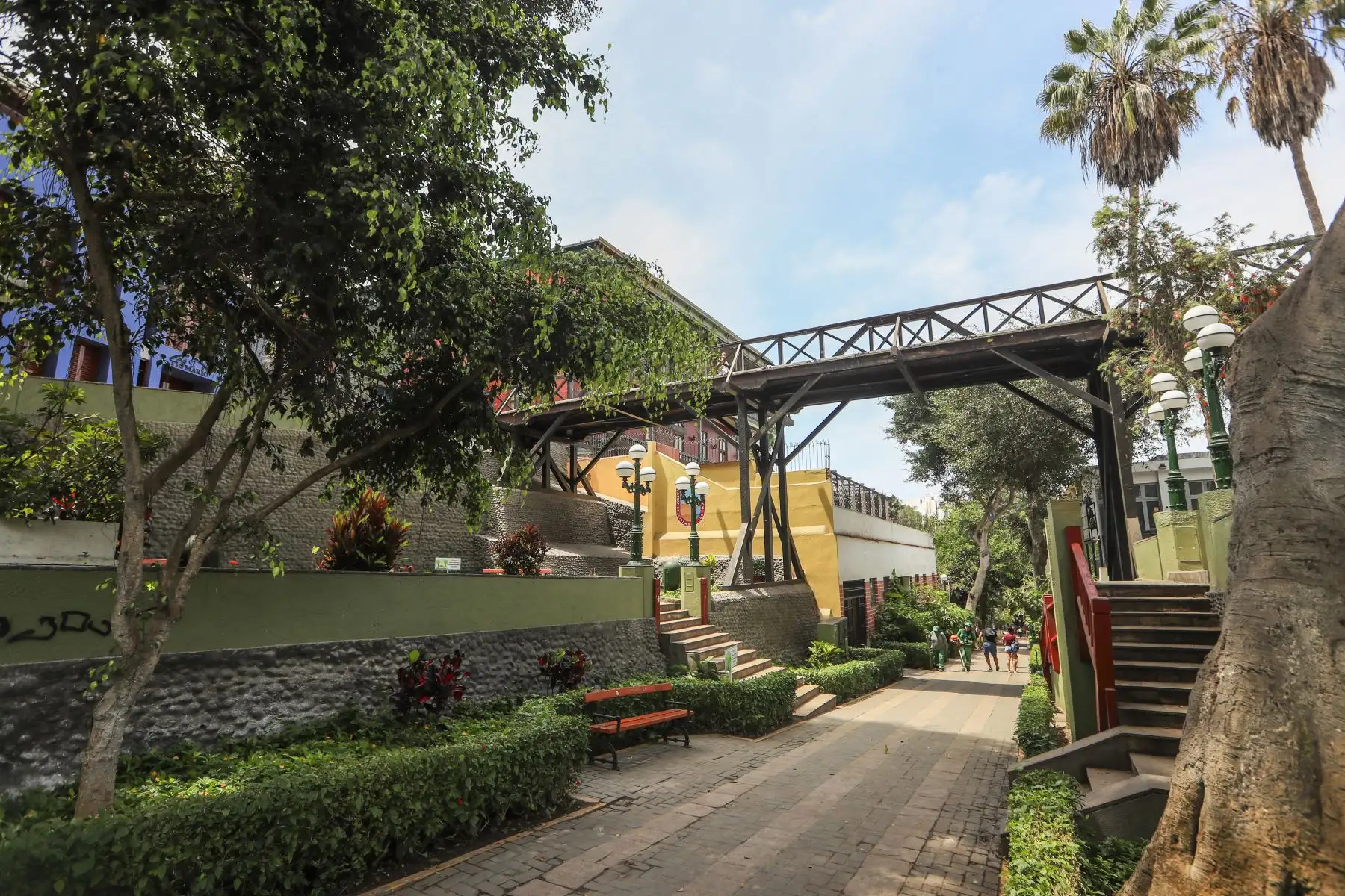 uz renovada en Barranco: La intervención no solo reforzará las vigas, sino que restaurará las farolas históricas e integrará iluminación LED para realzar su belleza nocturna.
Foto: ANDINA/Ricardo Cuba