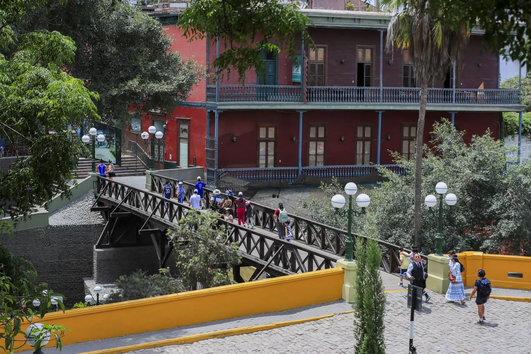 El adiós temporal a un ícono: El Puente de los Suspiros cierra sus puertas por 180 días para una restauración integral que busca devolverle su brillo original tras años de desgaste.
Foto: ANDINA/Ricardo Cuba