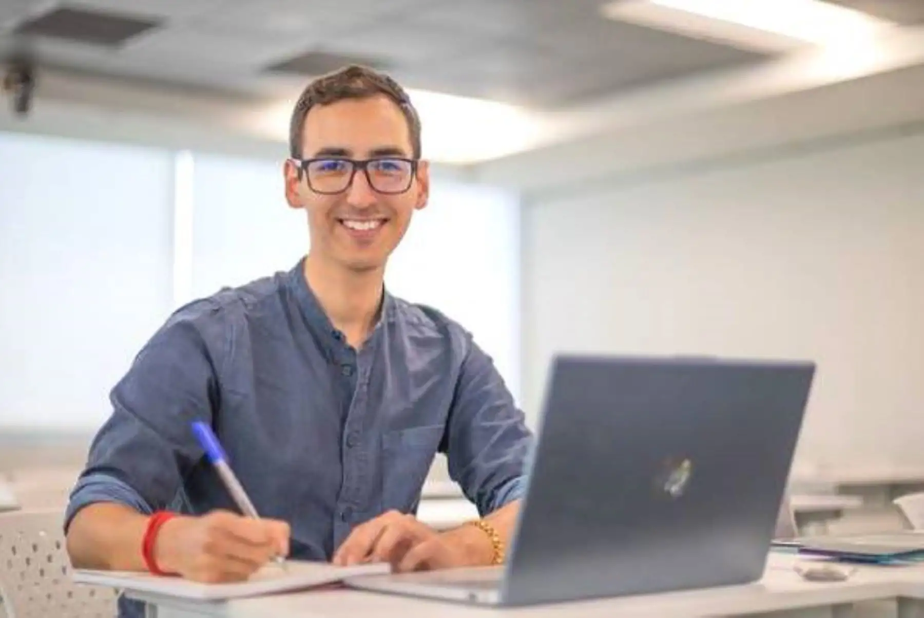 Universidad de España ofrece becas parciales a peruanos para estudiar una maestría virtual