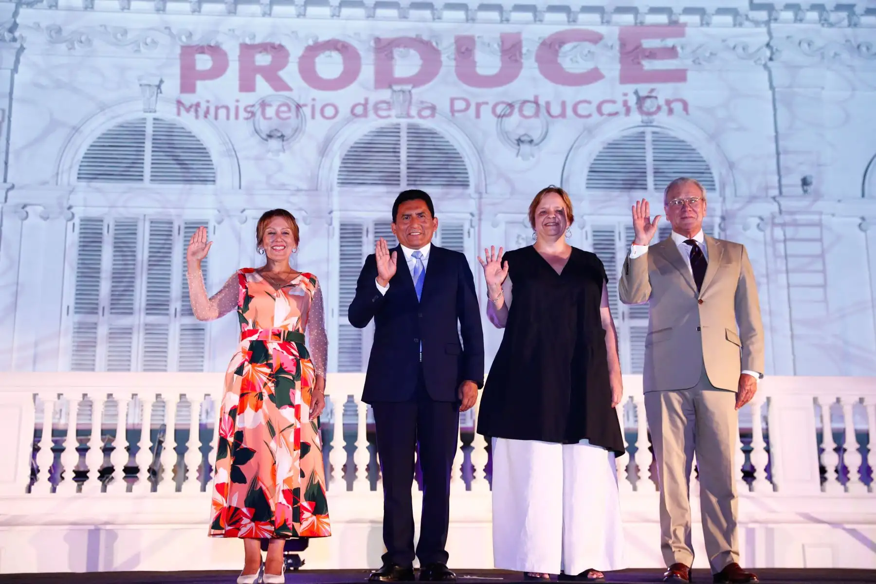 El ministro de la Producción, César Manuel Quispe Luján, participó junto a otras autoridades en el lanzamiento oficial del Día Nacional del Pisco Sour, que se celebrará el sábado 7 de febrero de 2026 en el Parque Municipal de Barranco con diversas actividades y degustaciones para rendirle honores a uno de los cocteles emblemas del Perú. Foto: ANDINA/Daniel Bracamonte
