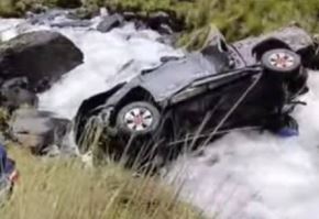 Cuatrp personas fallecieron luego que una camioneta cayera a un abismo de 200 metros en Puno. INTERNET/Medios