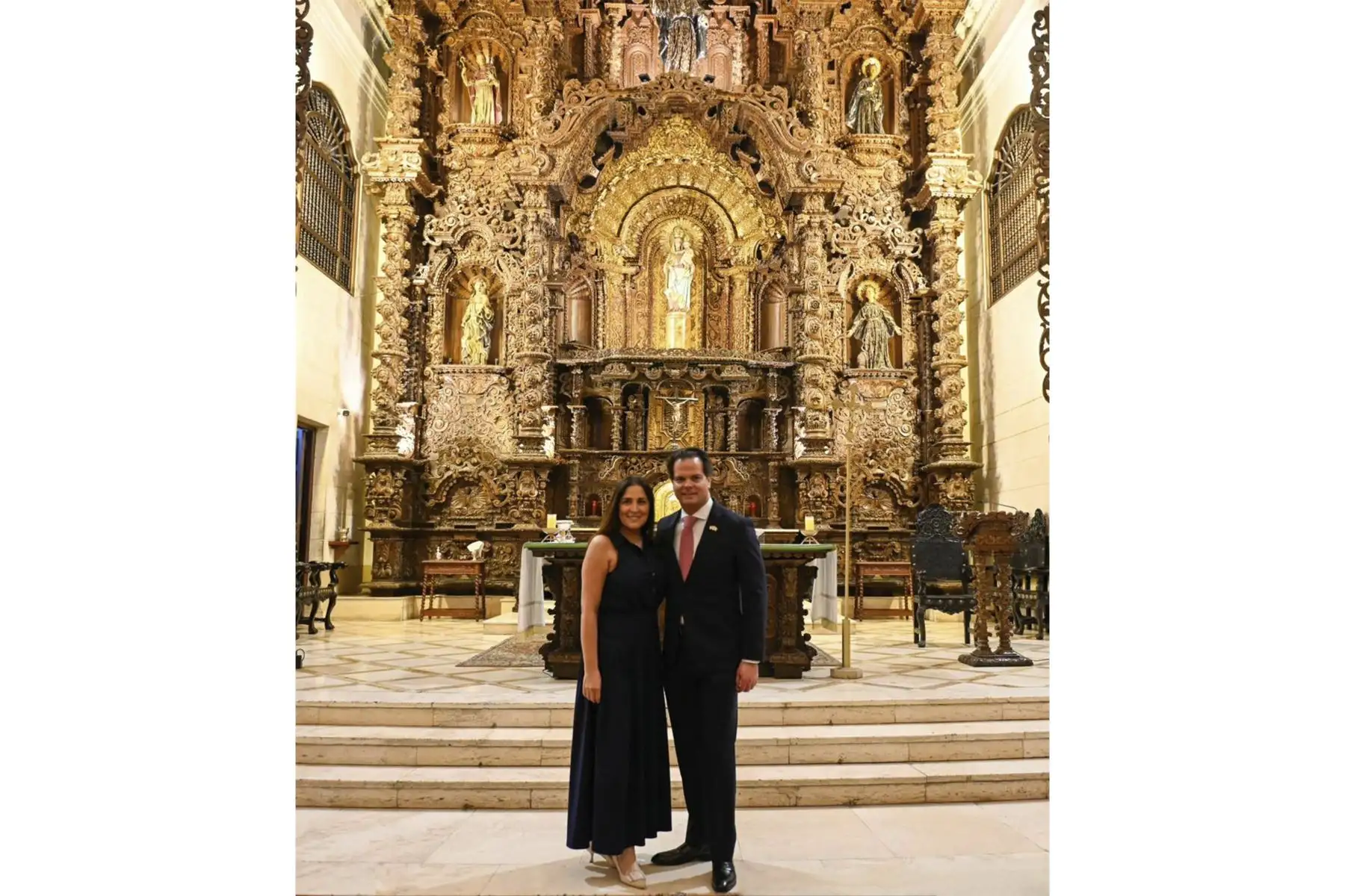 Embajador de Estados Unidos, Bernie Navarro visita la Iglesia Nuestra Señora del Pilar donde hace 24 años se caso con su esposa.  Foto: ANDINA/Difusión