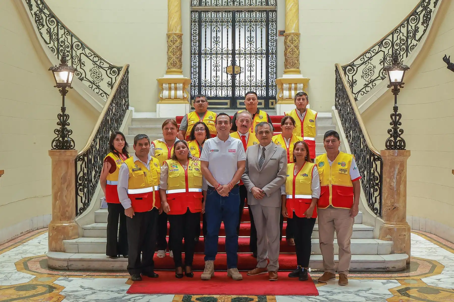 Hoy, el presidente de la república, José Jerí, se reunió con representantes de las Juntas Vecinales de Seguridad Ciudadana para escucharlos y seguir construyendo soluciones juntos. Un encuentro donde se lograron acuerdos importantes para fortalecer su trabajo y el rol fundamental que cumplen en la seguridad de nuestros barrios. Foto: ANDINA/Prensa Presidencia