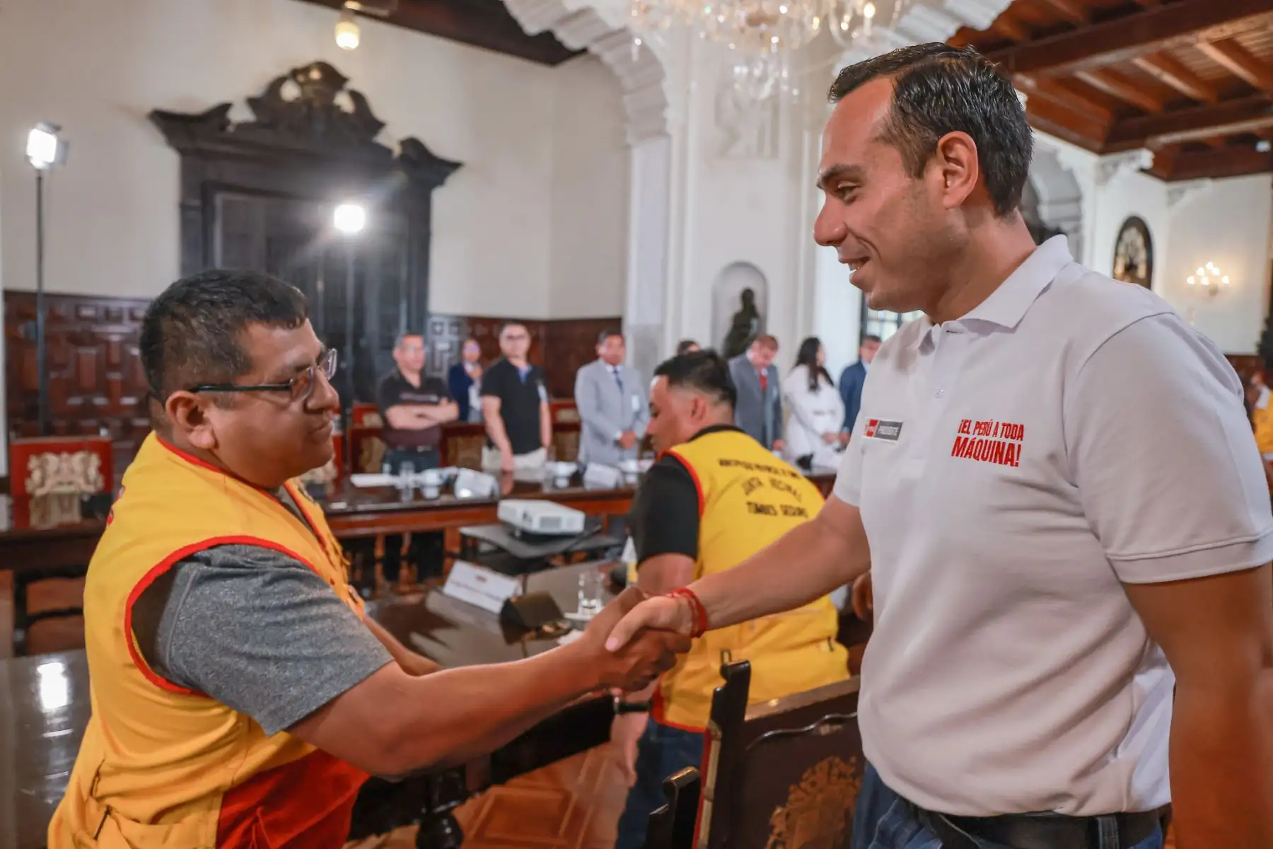 Hoy, el presidente de la república, José Jerí, se reunió con representantes de las Juntas Vecinales de Seguridad Ciudadana para escucharlos y seguir construyendo soluciones juntos. Un encuentro donde se lograron acuerdos importantes para fortalecer su trabajo y el rol fundamental que cumplen en la seguridad de nuestros barrios. Foto: ANDINA/Prensa Presidencia