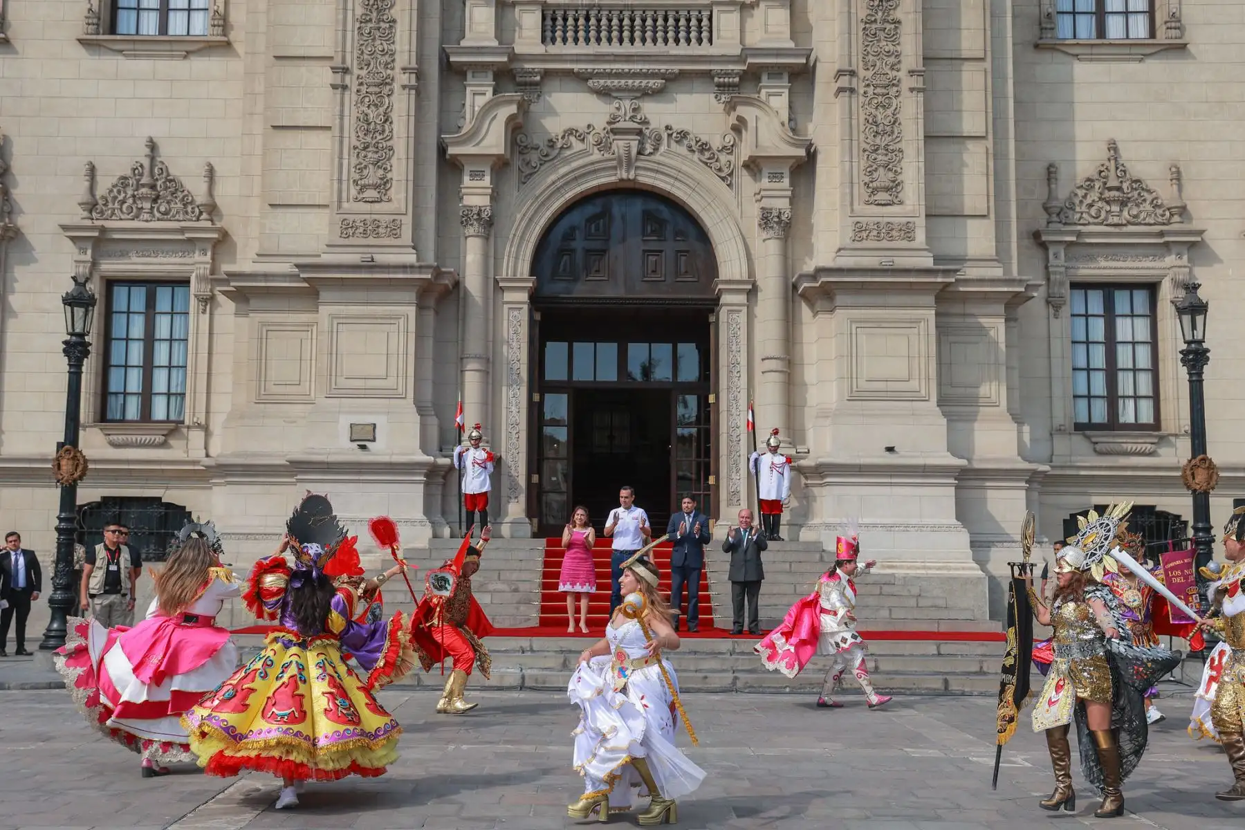 Presidente José Jerí recibe en el patio de Palacio de Gobierno a representantes del carnaval de Cajamarca 2026. Foto: ANDINA/Prensa Presidencia