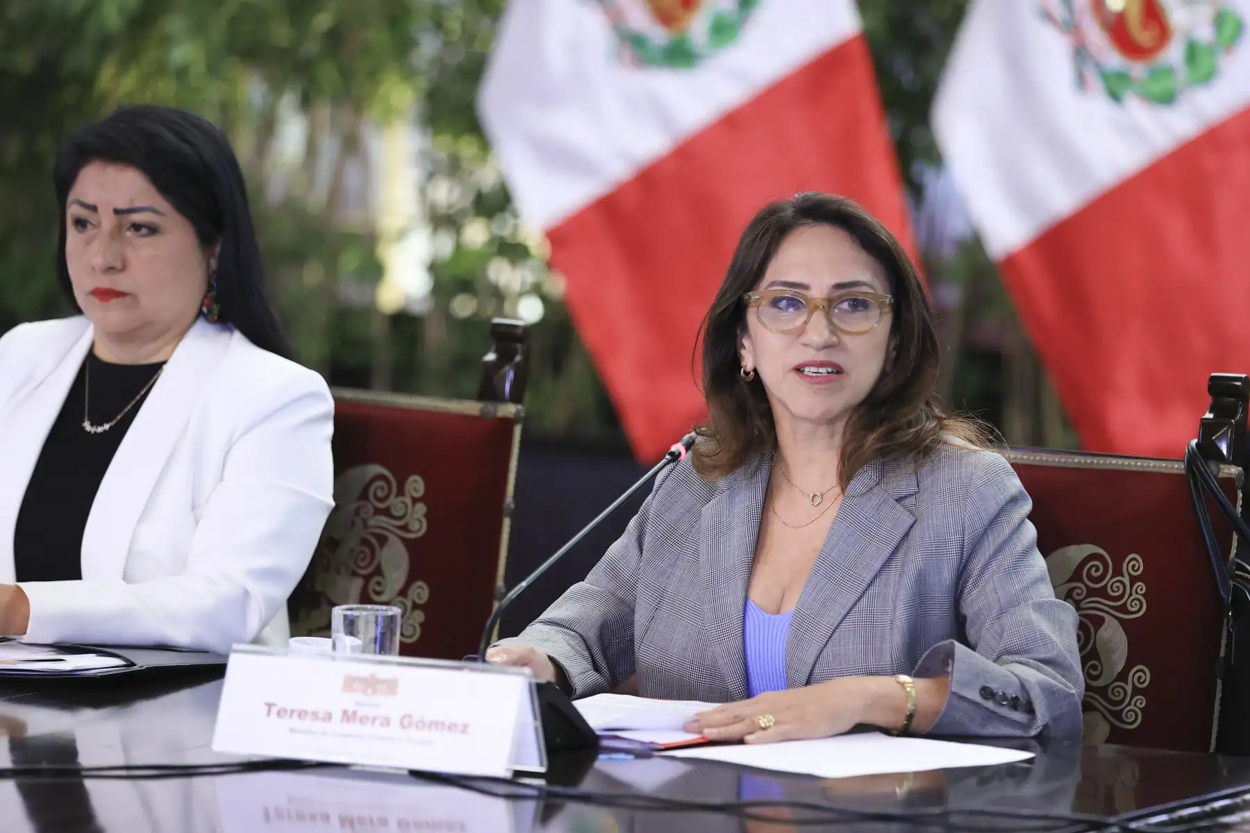 Los titulares del MEF, Denisse Miralles; de Producción, César Quispe; y del Mincetur, Teresa Mera, participan activamente en la sesión de trabajo con los principales gremios empresariales. Foto: ANDINA/Jhonel Rodríguez Robles