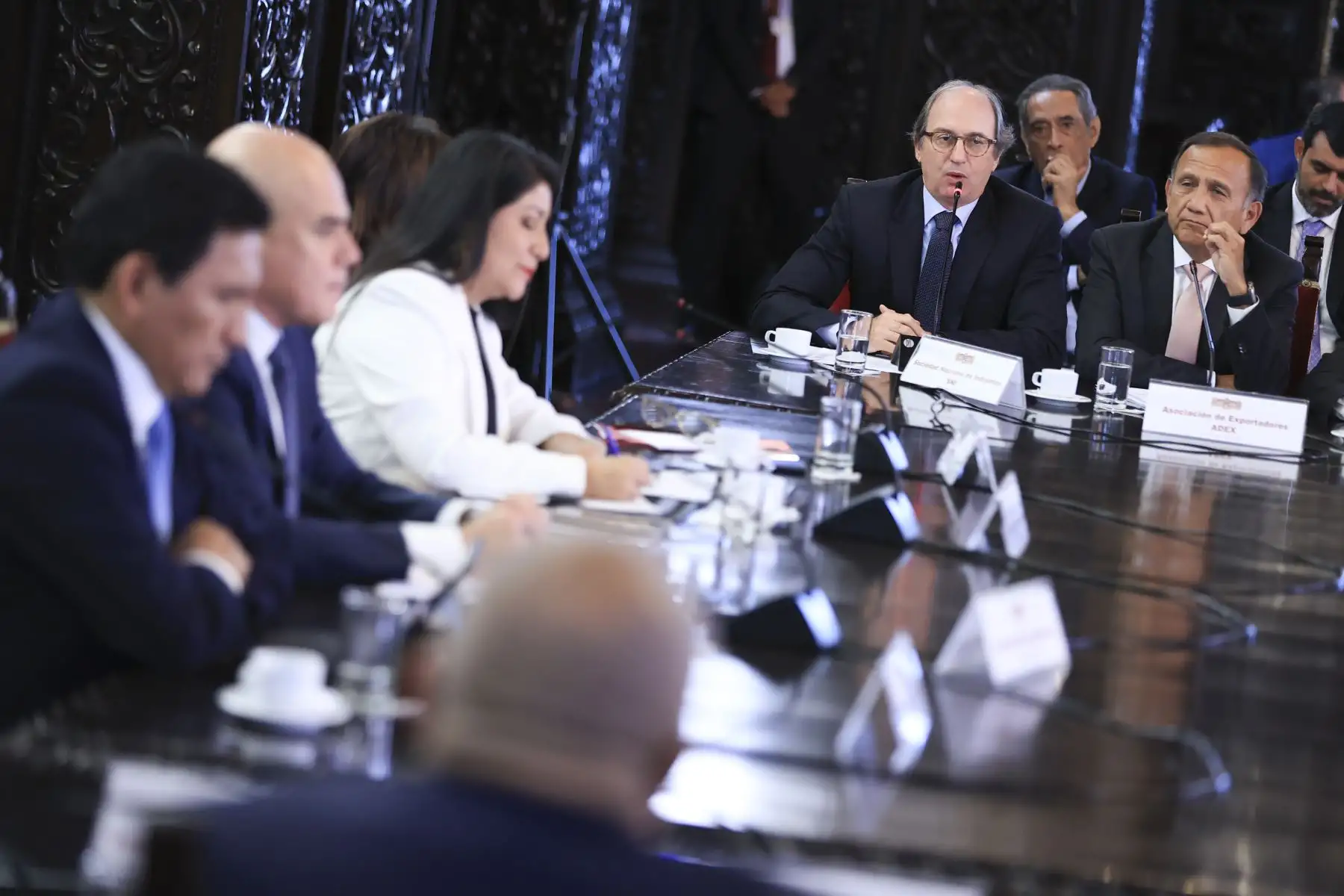 El premier Álvarez invocó a los gremios a crear "grupos de pensamiento" que incentiven la vocación de servicio público en los estudiantes y graduados destacados de las universidades. Foto: ANDINA/Jhonel Rodríguez Robles