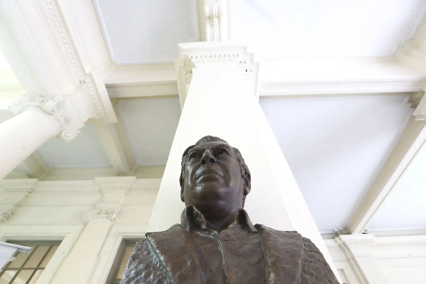 CCon este homenaje, La Casa de la Literatura Peruana rinde tributo permanente a Mario Vargas Llosa, reafirmando su lugar en la historia cultural del país y del mundo.
Foto: ANDINA/Verónica Calderón Zúñiga