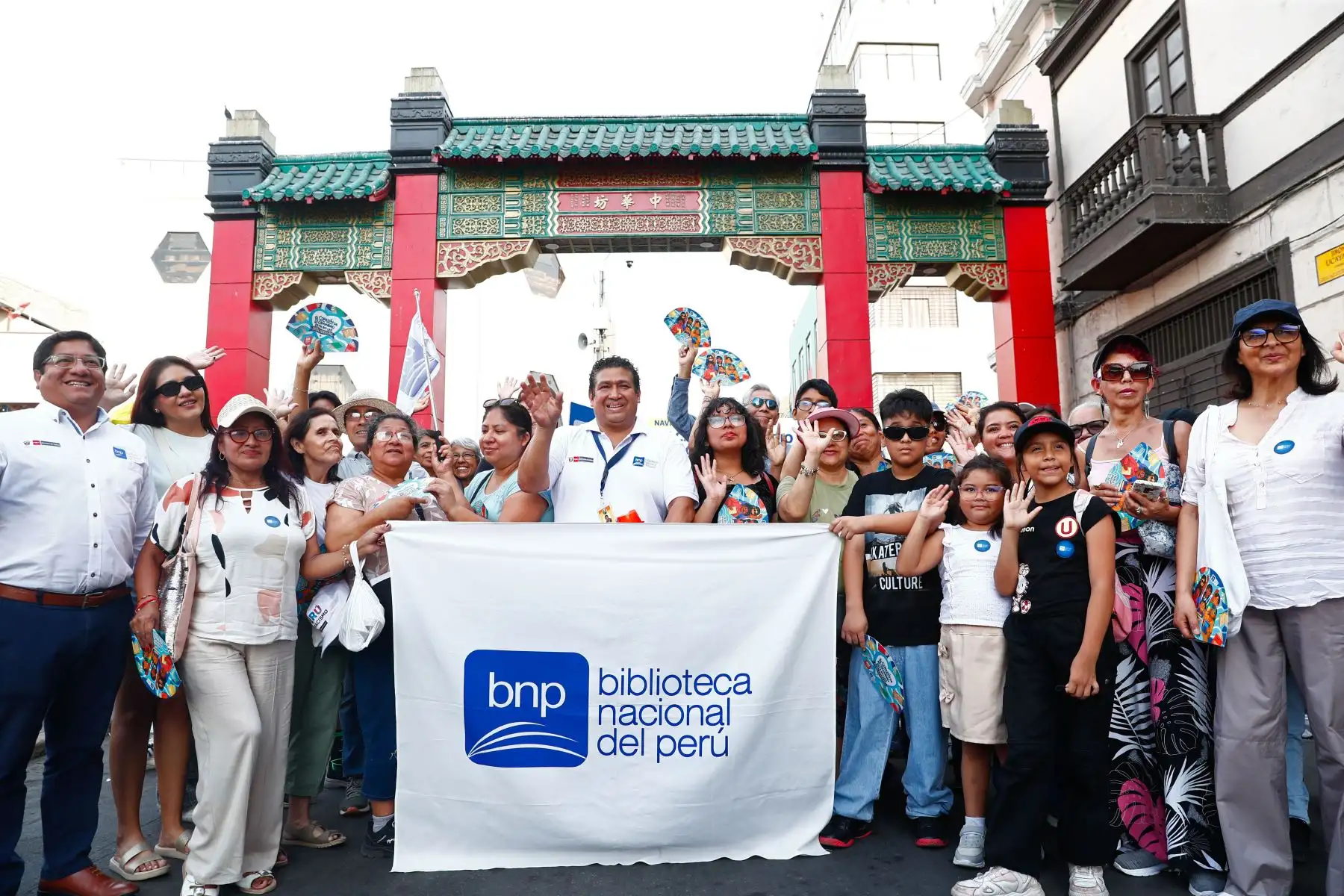 Más de 530 peruanos divididos en 4 grupos recorrieron el histórico Barrio Chino del Centro de Lima, como parte de un programa de recorridos turísticos gratuitos por la ciudad capital organizado por la Biblioteca Nacional del Perú, como preámbulo  del inicio del Año Nuevo Chino 2026 a celebrarse en quincena de febrero. Foto: ANDINA/Daniel Bracamonte
