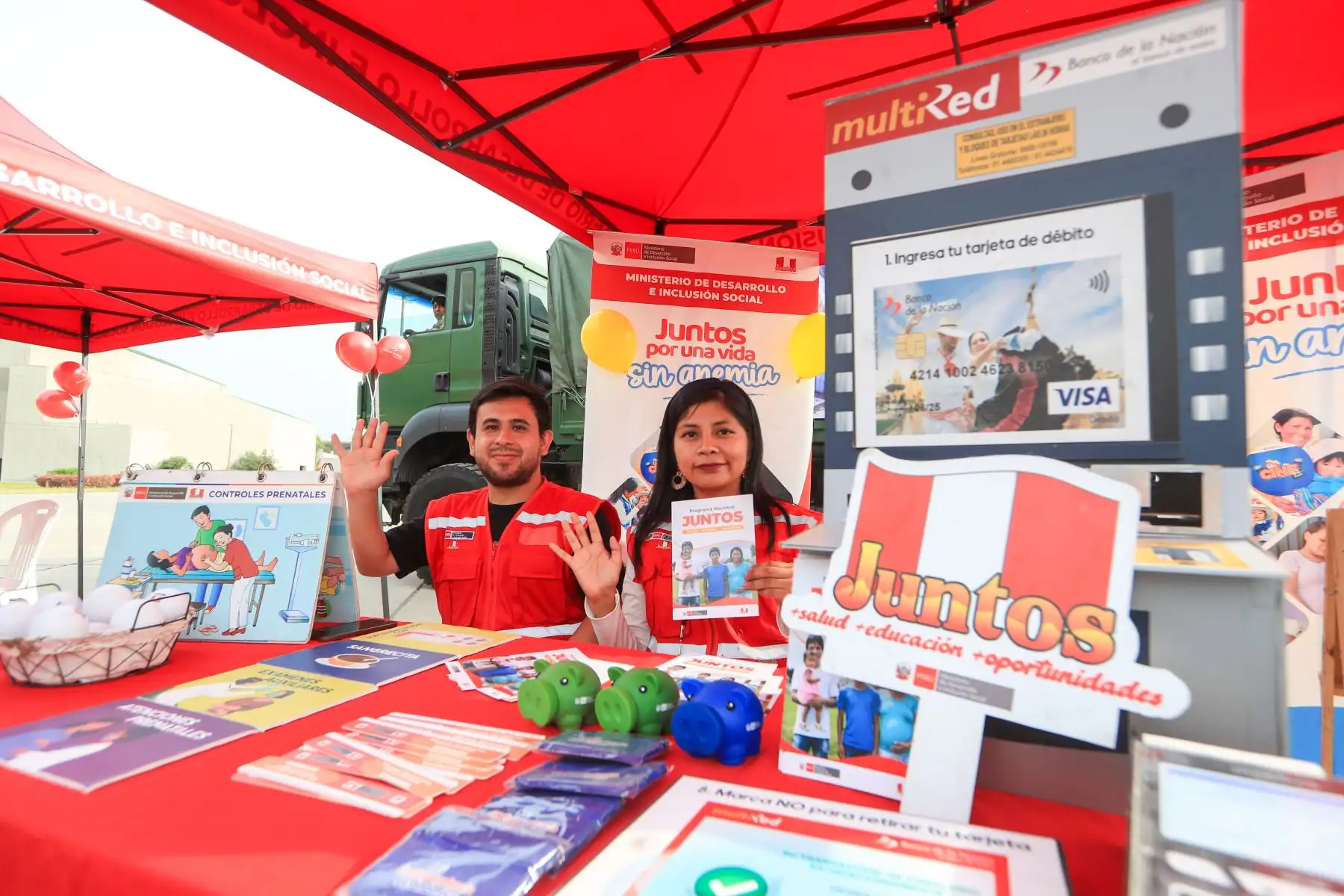 A través del Banco de la Nación, los usuarios de programas como Pensión 65 y Juntos podrán realizar cobros y consultas sin tener que desplazarse largas distancias. Foto: ANDINA/Ricardo Cuba