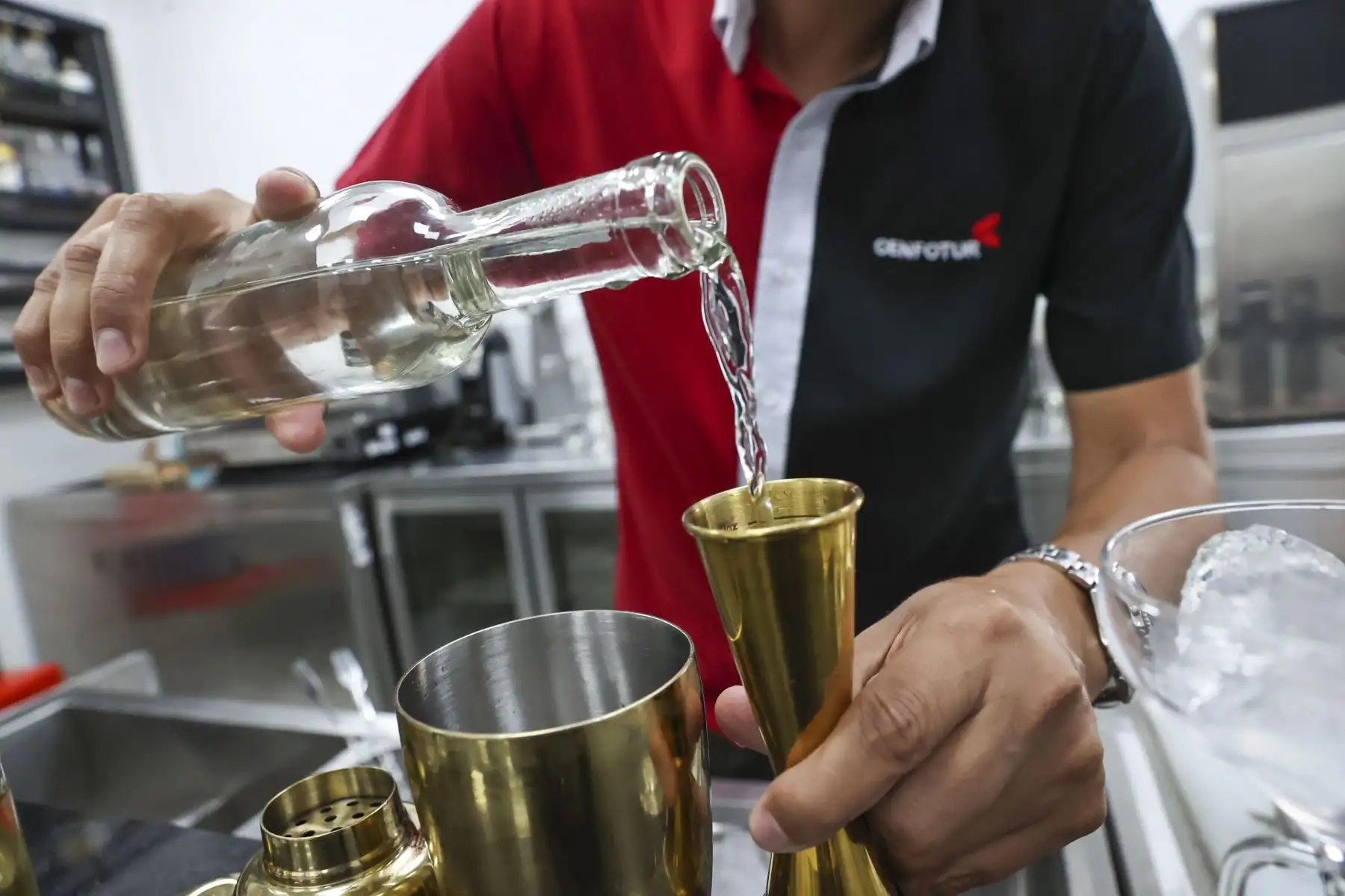 El Pisco Sour de arándanos resalta la frescura y el dinamismo de los frutos de la costa; el Pisco Sour de aguaymanto pone en valor un fruto andino de alto valor nutricional y cultural; y el Pisco Sour de camu camu representa la biodiversidad amazónica, reconocido por su alto contenido de vitamina C..

Foto: ANDINA/Juan Carlos Guzmán Negrini