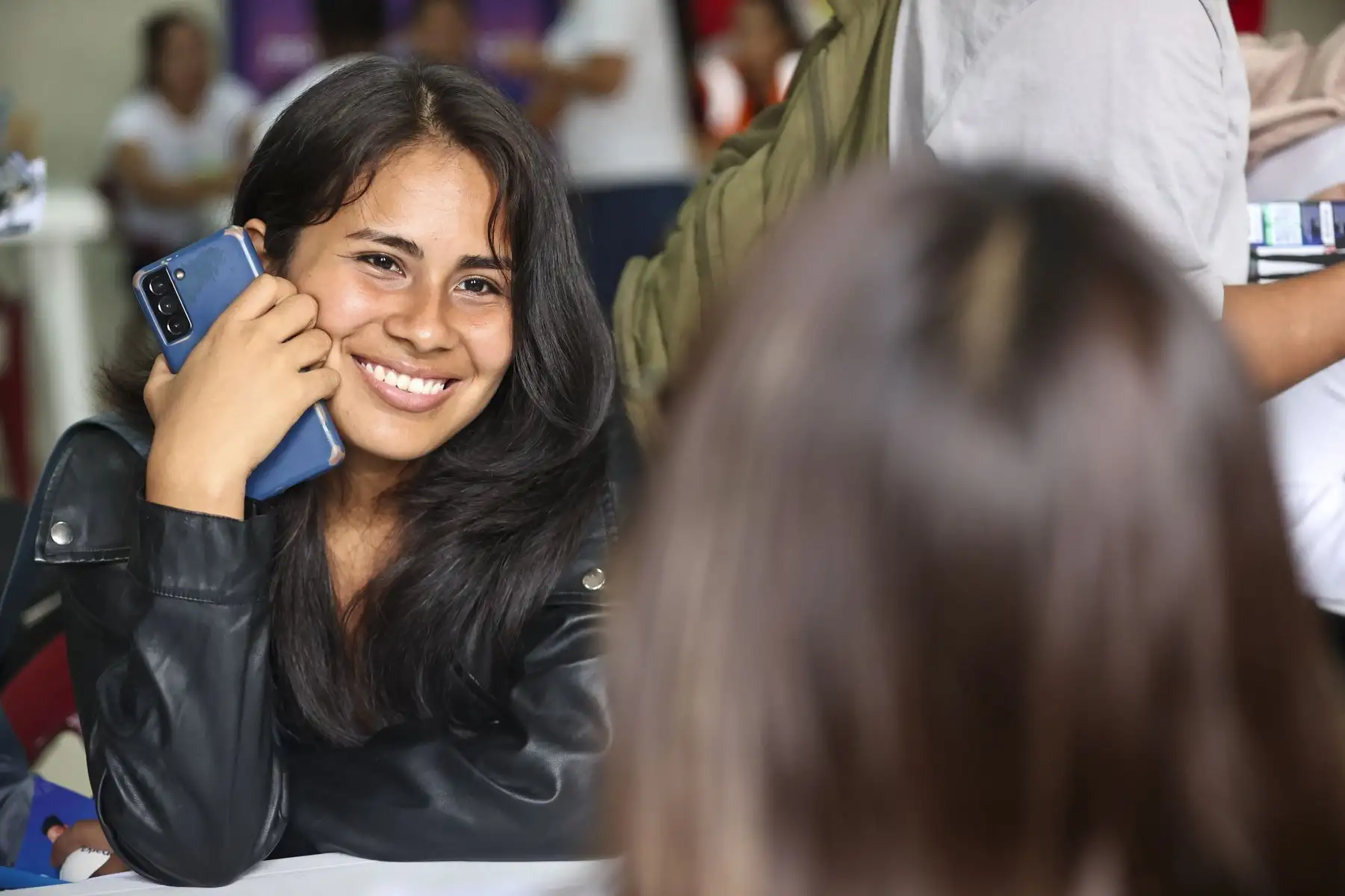 La jornada se realiza en la Agencia Municipal de Santa Clara, ubicada en el cruce de las avenidas San Martín y 30 de Agosto, facilitando el acceso de los vecinos del distrito a ofertas laborales formales.

Foto:ANDINA / Juan Carlos Guzmán Negrini