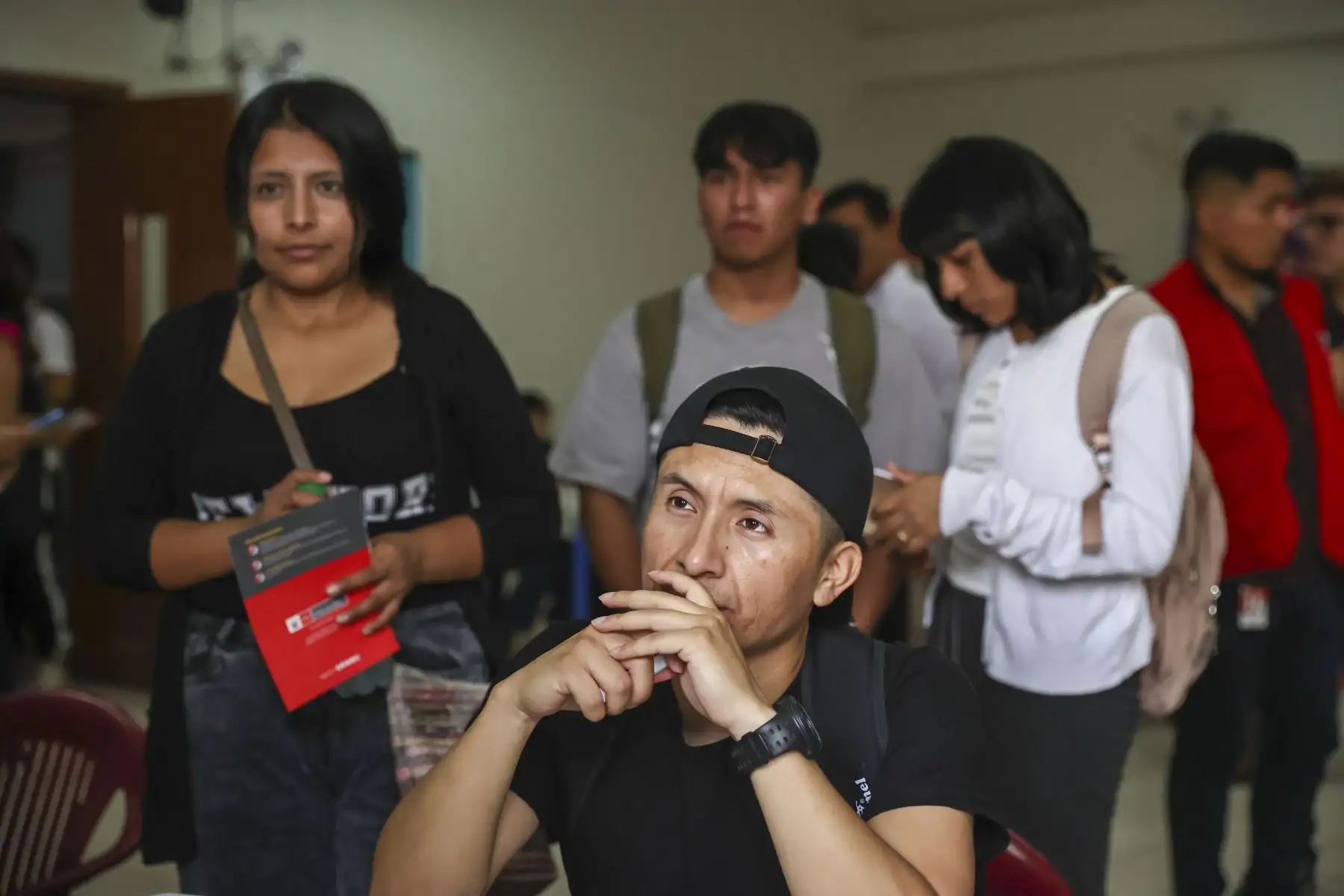 La actividad está dirigida a vecinos de todas las edades que buscan incorporarse al mercado laboral o mejorar sus oportunidades de empleo, con el apoyo de instituciones públicas y privadas.
Foto:ANDINA / Juan Carlos Guzmán Negrini