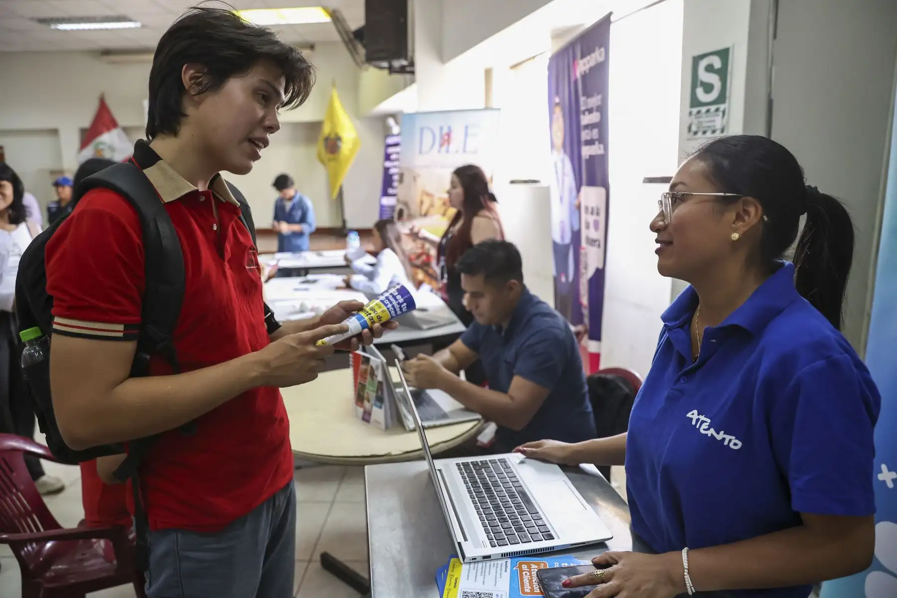 El Ministerio de Trabajo y Promoción del Empleo (MTPE), en coordinación con la Municipalidad Distrital de Ate, organiza la jornada “Chamba en tu barrio”, que ofrecerá más de 250 oportunidades de empleo para personas con y sin experiencia laboral.

Foto:ANDINA / Juan Carlos Guzmán Negrini