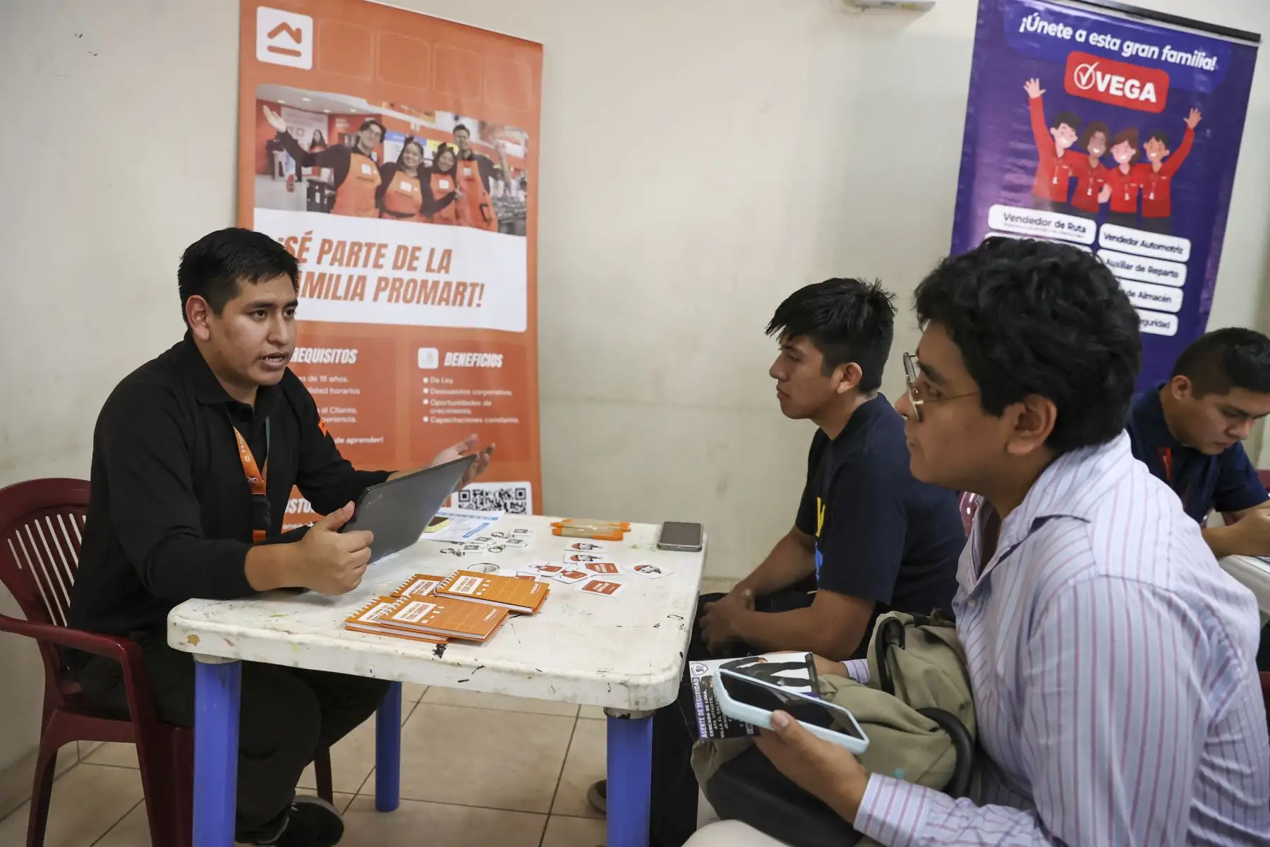 La actividad está dirigida a vecinos de todas las edades que buscan incorporarse al mercado laboral o mejorar sus oportunidades de empleo, con el apoyo de instituciones públicas y privadas.

Foto:ANDINA / Juan Carlos Guzmán Negrini