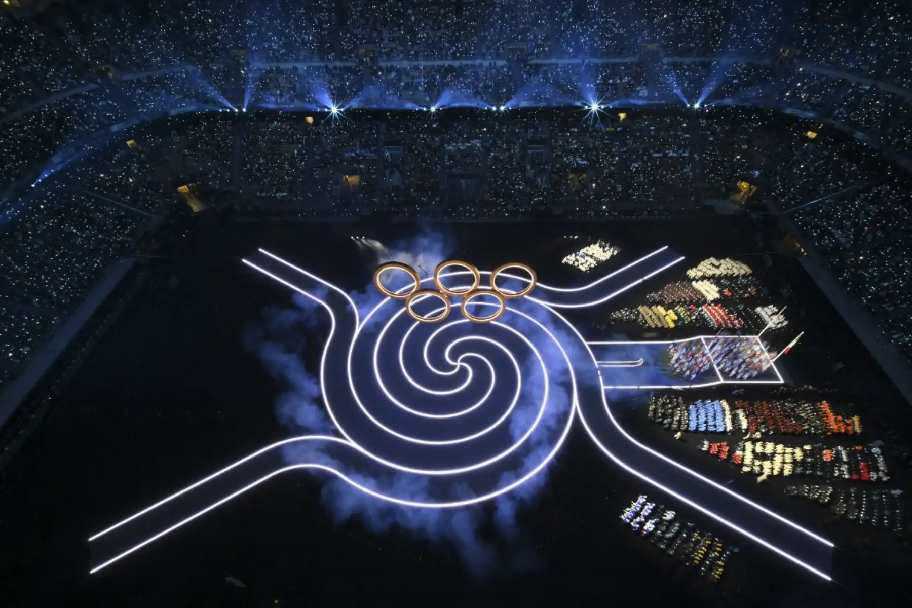 Una vista general muestra el estadio olímpico durante la ceremonia de apertura de los Juegos Olímpicos de Invierno Milano Cortina 2026 en el estadio San Siro de Milán, norte de Italia, el 6 de febrero de 2026. Foto: AFP