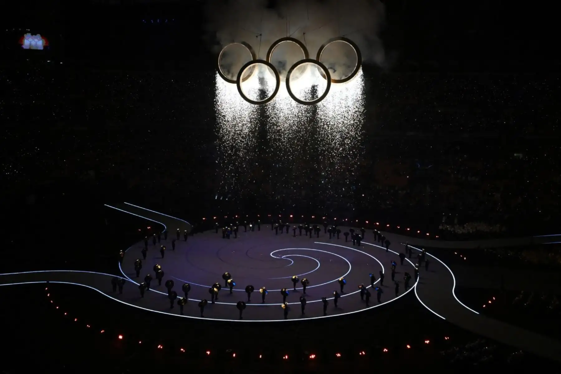 Vista general de los Anillos Olímpicos durante la ceremonia de apertura de los Juegos Olímpicos de Invierno Milano Cortina 2026 en el estadio San Siro de Milán, norte de Italia, el 6 de febrero de 2026. (Foto de PIERO CRUCIATTI / AFP)