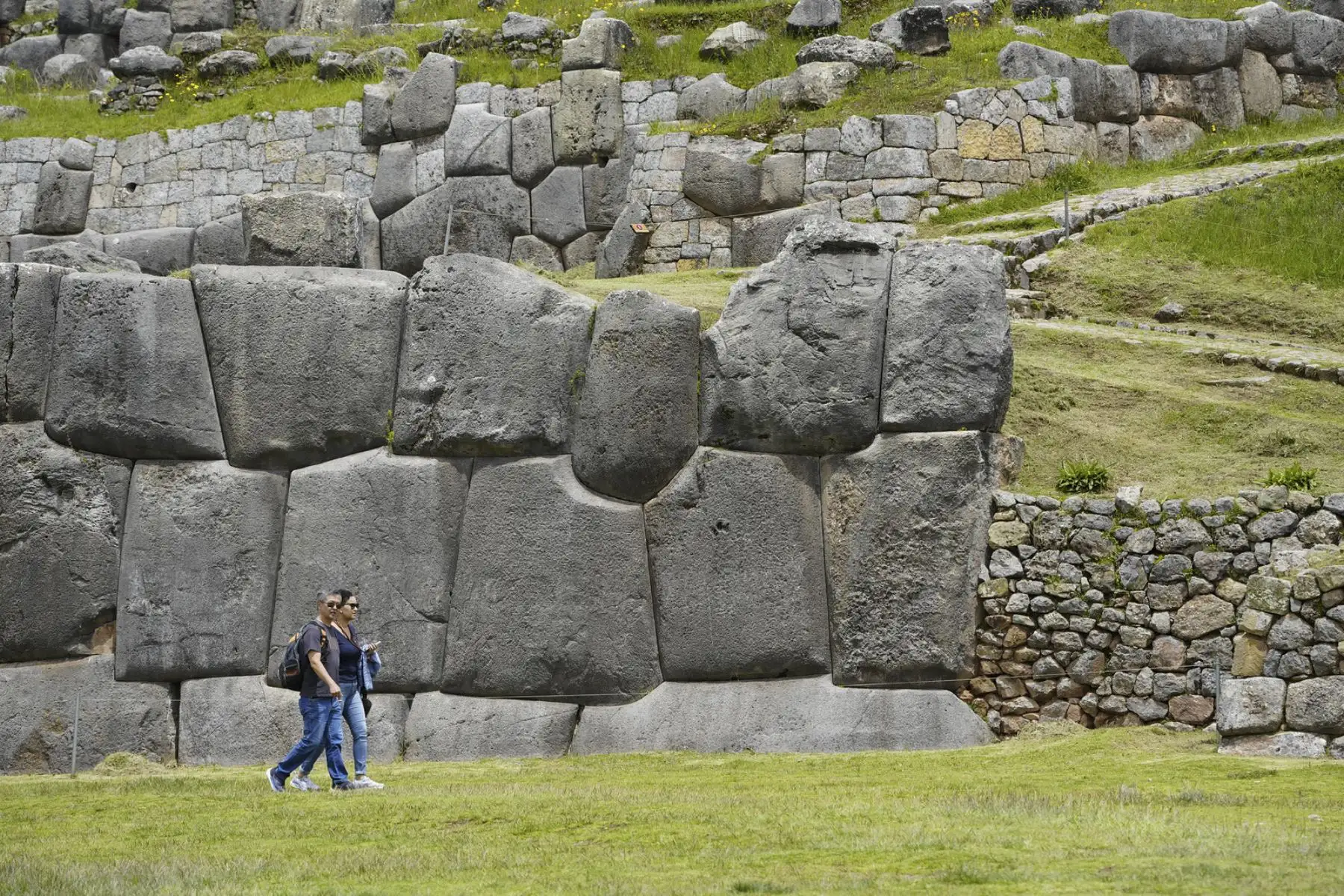 La ministra Mera destacó que Cusco es la región con más recursos con Jerarquía 4 en el país, incluyendo Machupicchu, Ollantaytambo, el Centro Histórico de Cusco, Andahuaylillas y Saqsaywaman. Foto: Mincetur
