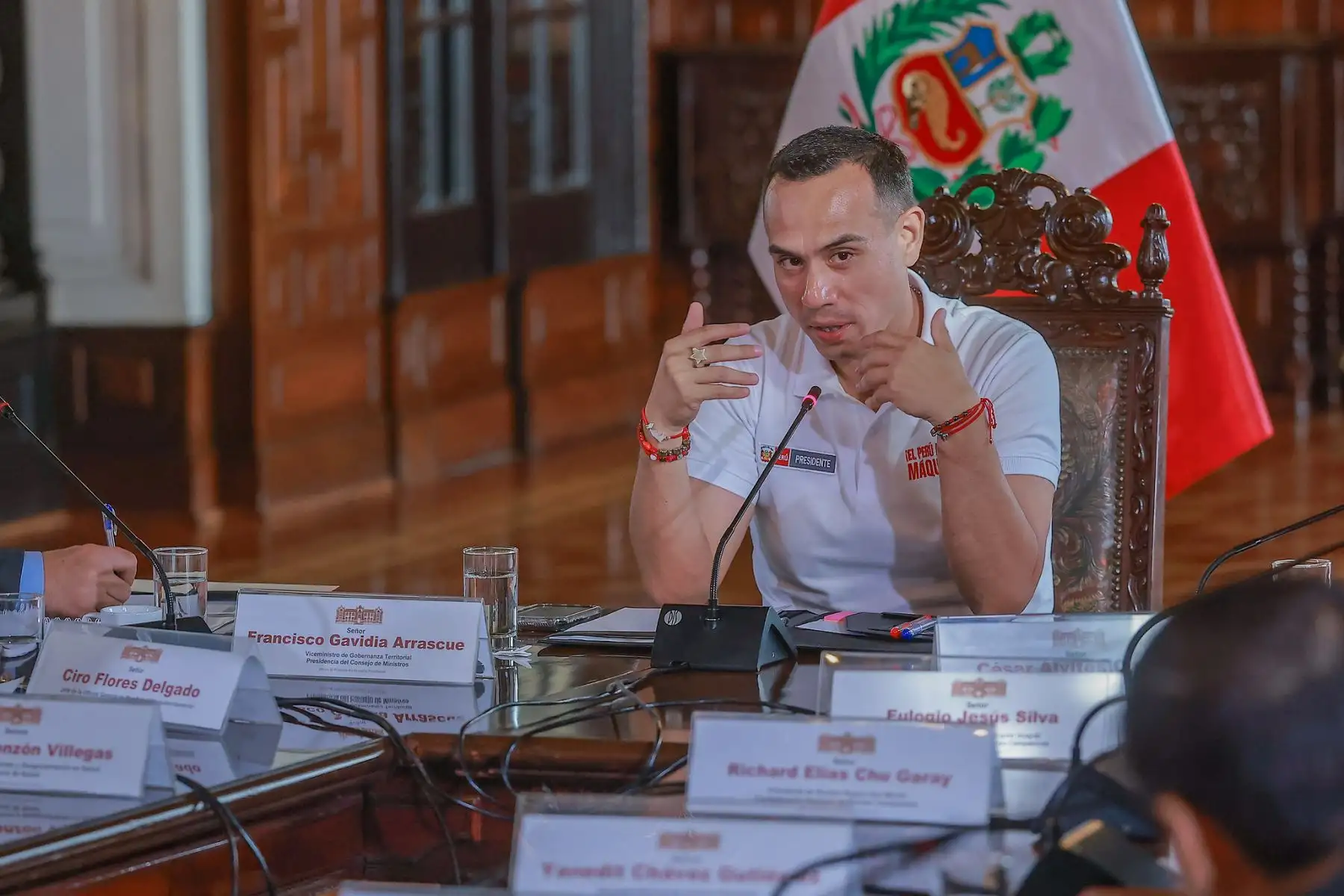 Hoy, el presidente José Jerí recibió a representantes de la Confederación Nacional de Rondas Campesinas y Nativas del Perú (CONARCANP) en un espacio de diálogo abierto y respetuoso, donde reafirmó su compromiso de mantener comunicación constante con las comunidades y propuso el 6 de marzo como fecha para un próximo encuentro, subrayando que la colaboración entre el Estado y los distintos sectores fortalece al país. Foto: Presidencia
