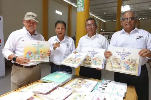 El ministro de Educación, Jorge Figueroa, inspeccionó los almacenes de las UGEL Tumbes y Zarumilla. Foto: Minedu