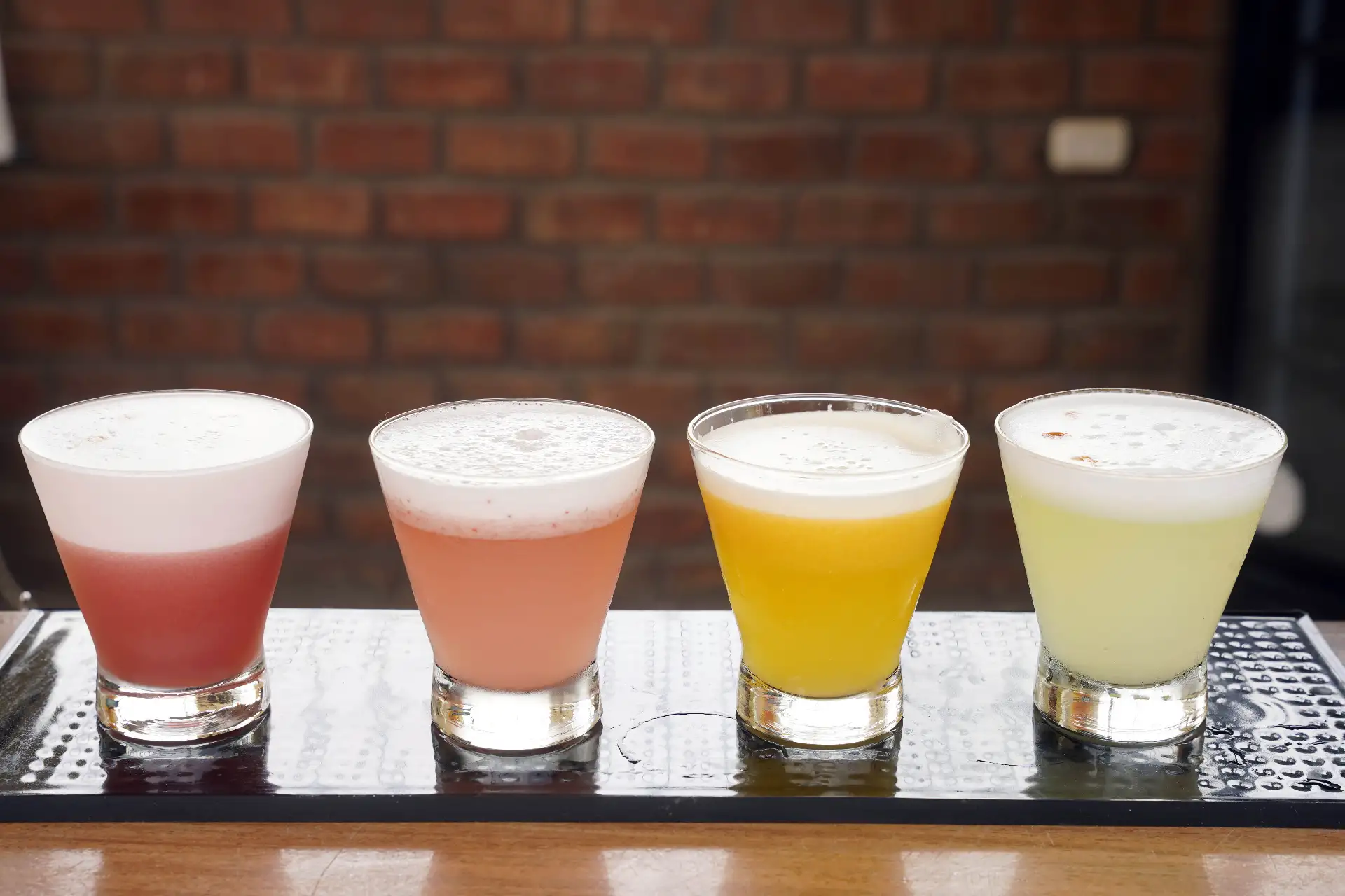 Con el concurso de la preparación del mejor pisco sour, degustaciones gratuitas, entre otras actividades, la región Ica celebra el Día Nacional del Pisco Sour en sus cinco provincias para promover el consumo responsable de la bebida que identifica a los peruanos.
Foto: ANDINA/ Difusión