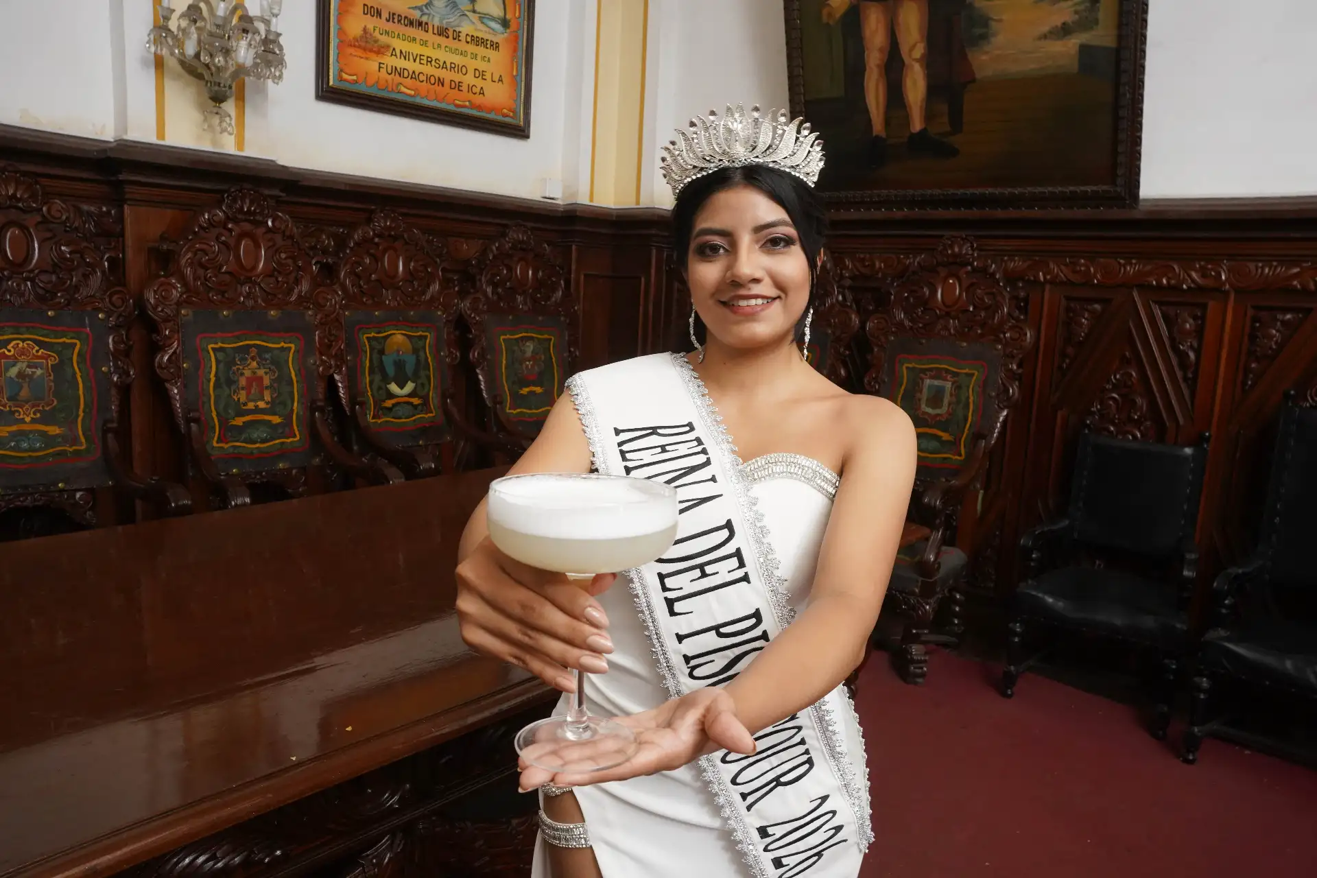 En Ica, la cuna y capital del pisco, con la coronación de su majestad Vania Hernández Ascencio como la reina del Pisco Sour 2026, inició la celebración para rendir homenaje al coctel bandera del Perú.
Foto: ANDINA/ Difusión