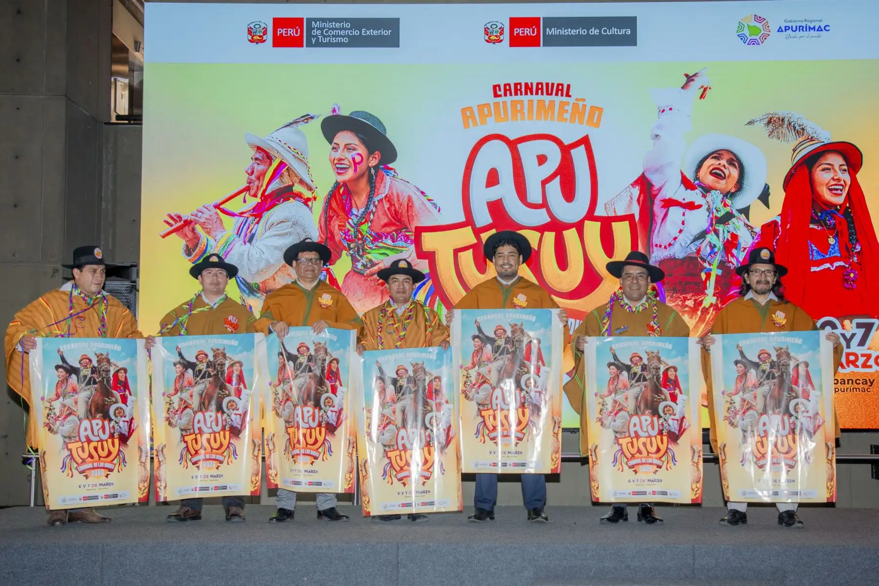 La festividad congregará a 280 comparsas que desfilarán por las principales calles de Abancay con trajes típicos y coloridos atuendos, en una celebración que pondrá en valor las costumbres vivas de la región Apurímac. Foto: Gore Apurímac