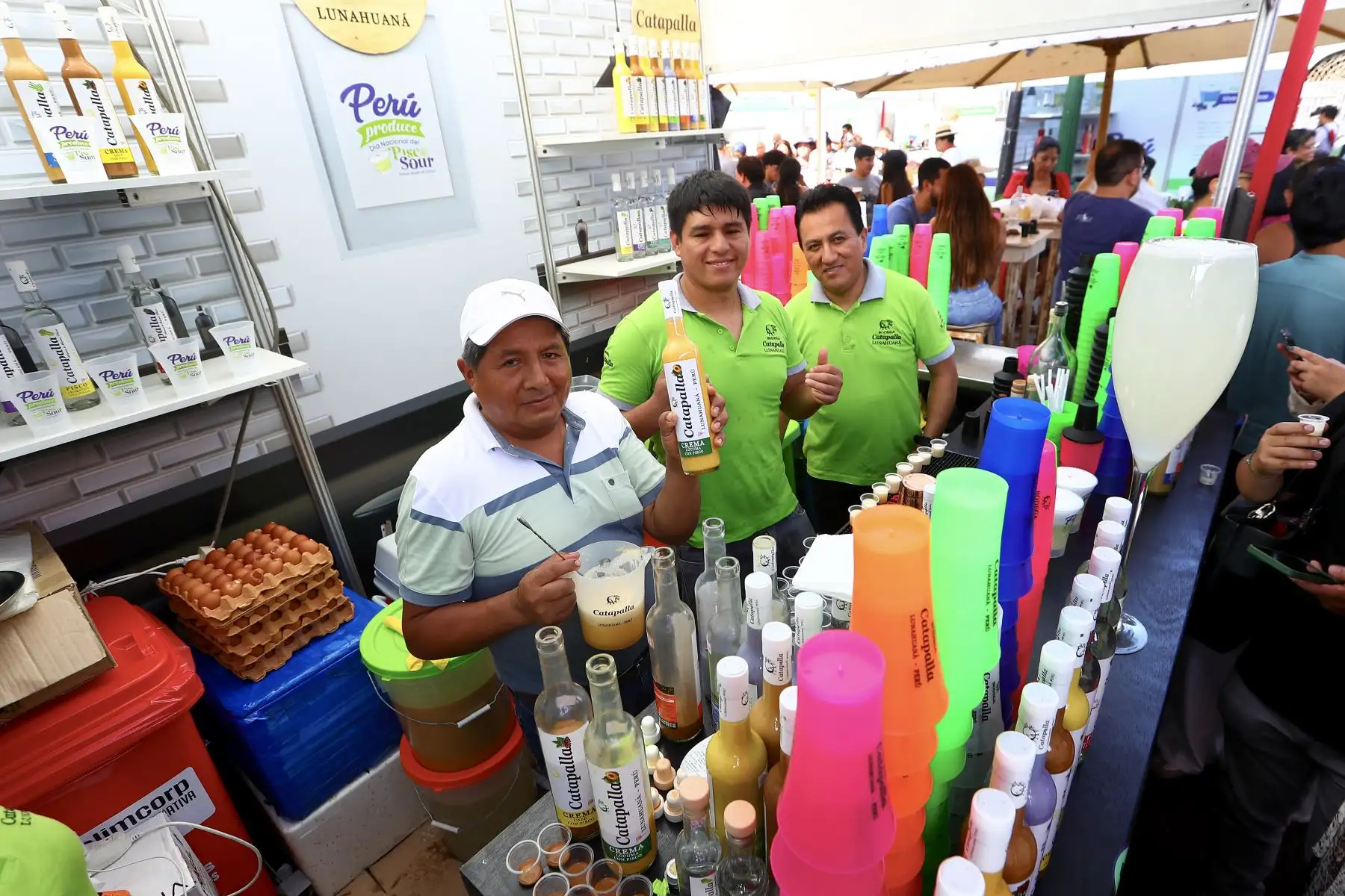 Familias emprendedoras y negocios locales participaron en el festival ofreciendo pisco al público asistente.
Foto: ANDINA/Verónica Calderón Zúñiga