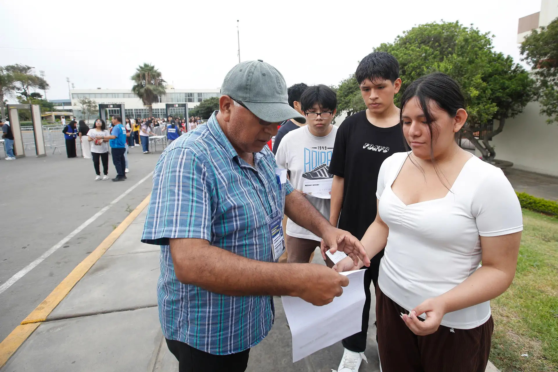 Universidad Nacional Mayor de San Marcos  realiza un simulacro presencial con miras al examen de admisión 2026 -II, con el objetivo de  permitir a los postulantes evaluar su nivel académico, identificar fortalezas y debilidades, y se familiaricen con la logística de la prueba oficial.
Foto: ANDINA/Eddy Ramos
