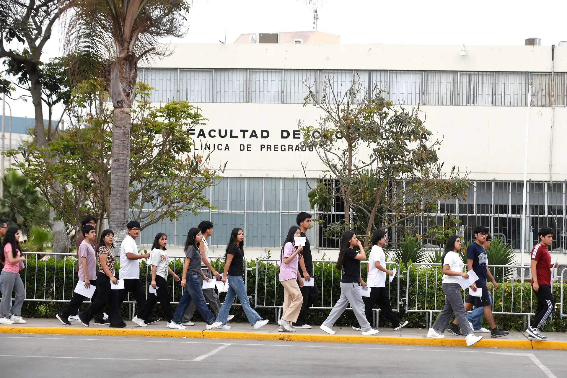 Universidad Nacional Mayor de San Marcos  realiza un simulacro presencial con miras al examen de admisión 2026 -II, con el objetivo de  permitir a los postulantes evaluar su nivel académico, identificar fortalezas y debilidades, y se familiaricen con la logística de la prueba oficial.
Foto: ANDINA/Eddy Ramos