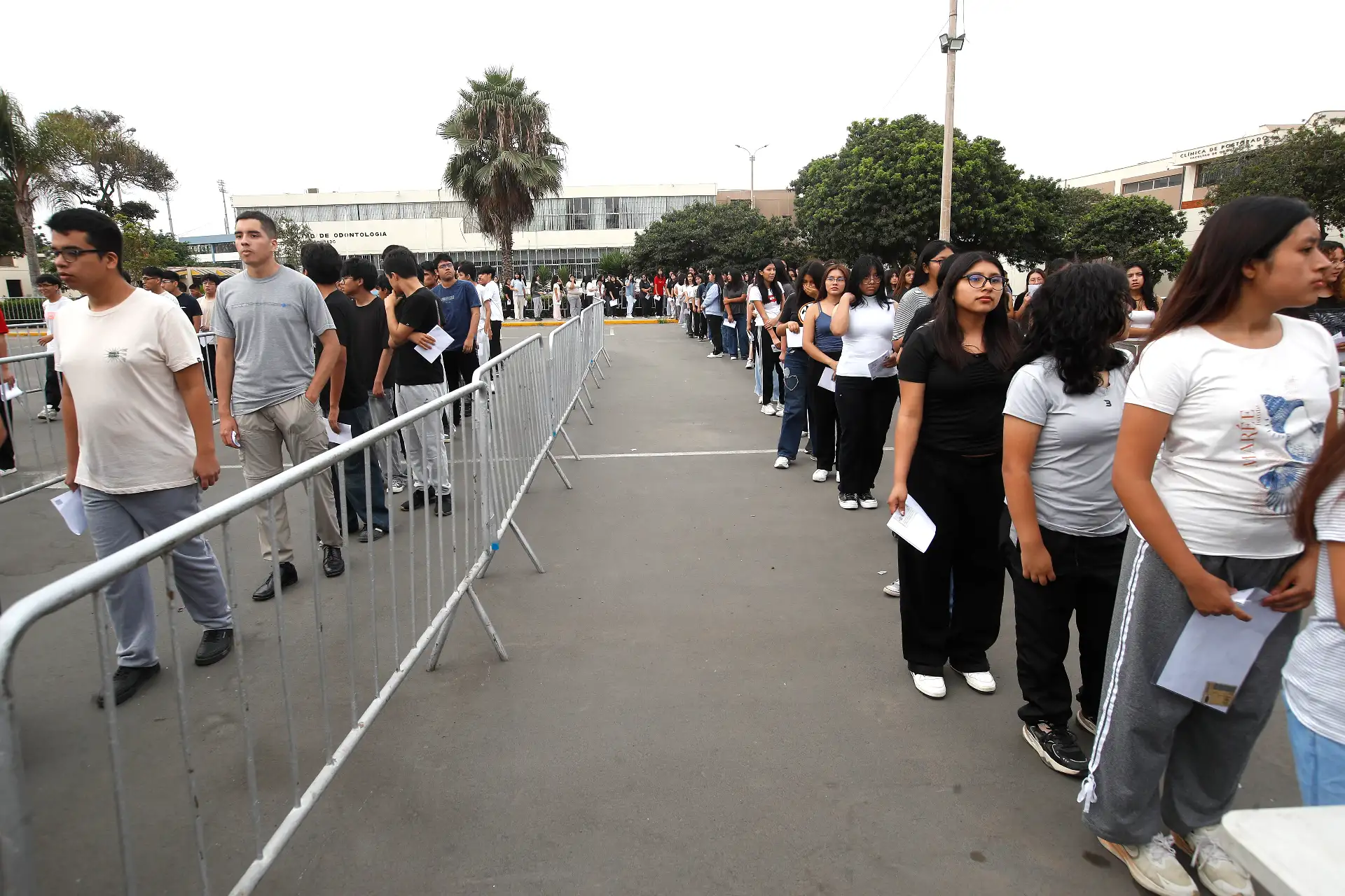 Universidad Nacional Mayor de San Marcos  realiza un simulacro presencial con miras al examen de admisión 2026 -II, con el objetivo de  permitir a los postulantes evaluar su nivel académico, identificar fortalezas y debilidades, y se familiaricen con la logística de la prueba oficial.
Foto: ANDINA/Eddy Ramos