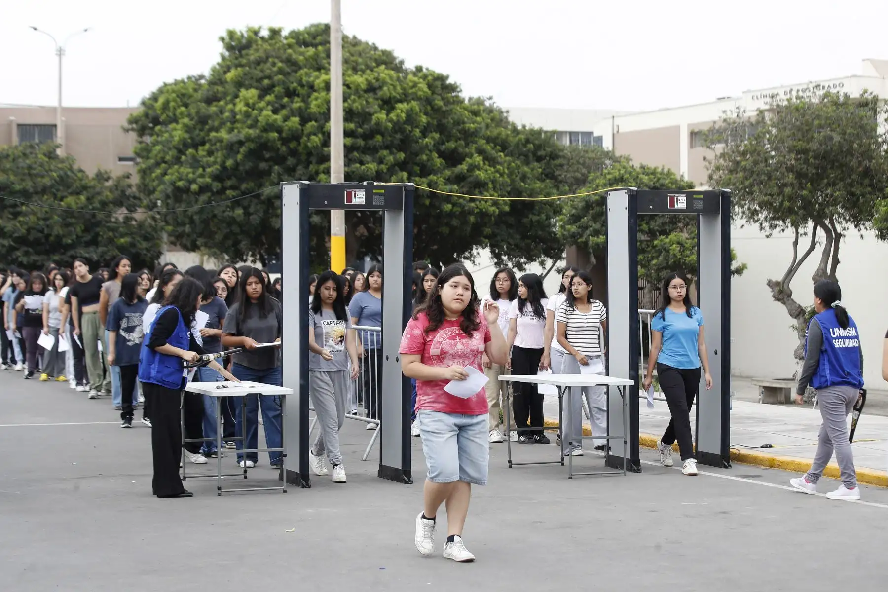 Universidad Nacional Mayor de San Marcos  realiza un simulacro presencial con miras al examen de admisión 2026 -II, con el objetivo de  permitir a los postulantes evaluar su nivel académico, identificar fortalezas y debilidades, y se familiaricen con la logística de la prueba oficial.
Foto: ANDINA/Eddy Ramos