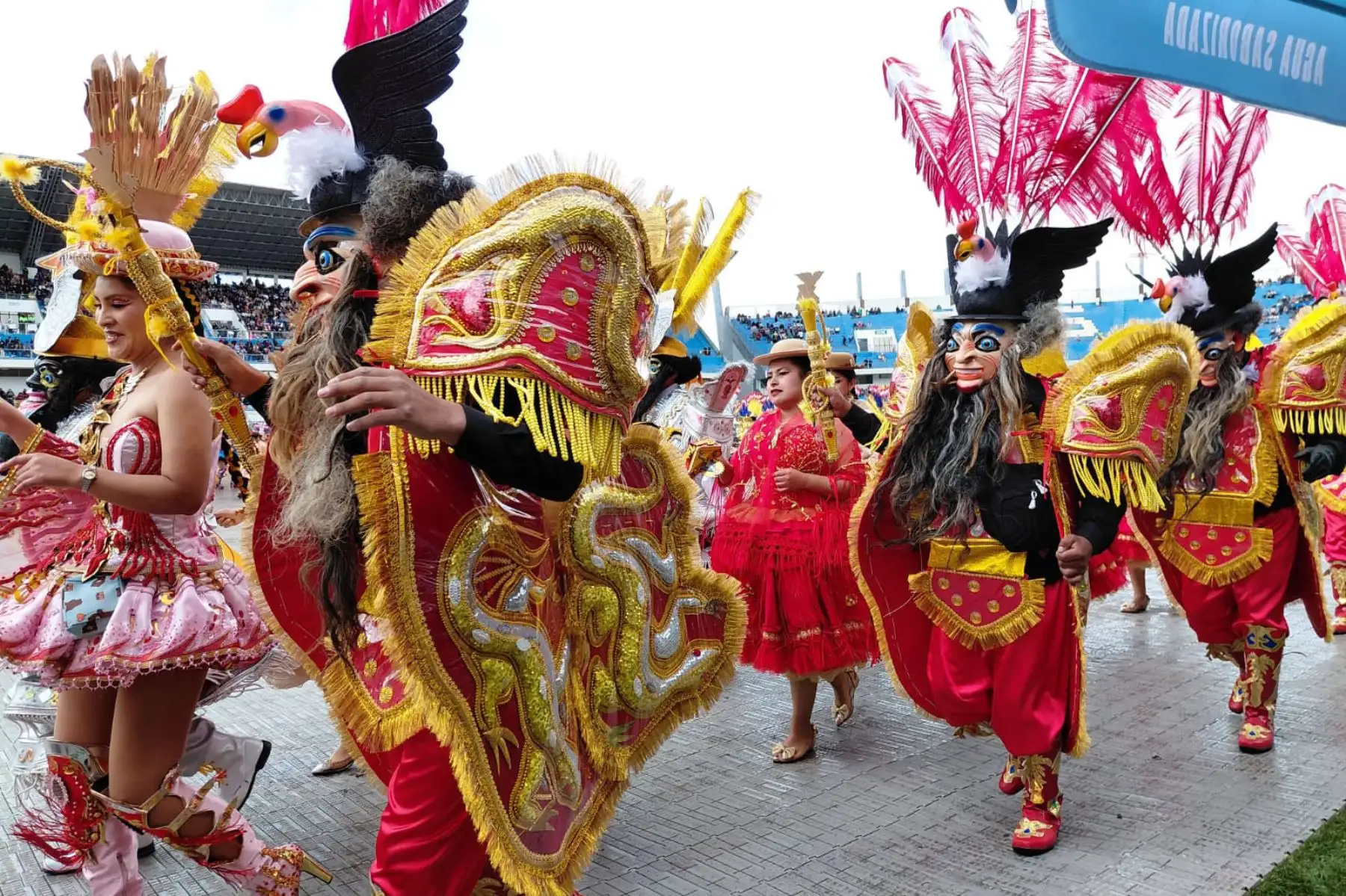 La octava de  la festividad de la Virgen de la Candelaria 2026 en Puno está en pleno apogeo. Hoy, 8 de febrero, se lleva a cabo el concurso de danzas en traje de luces en el estadio de la Universidad Nacional del Altiplano.
Foto: ANDINA/ Difusión