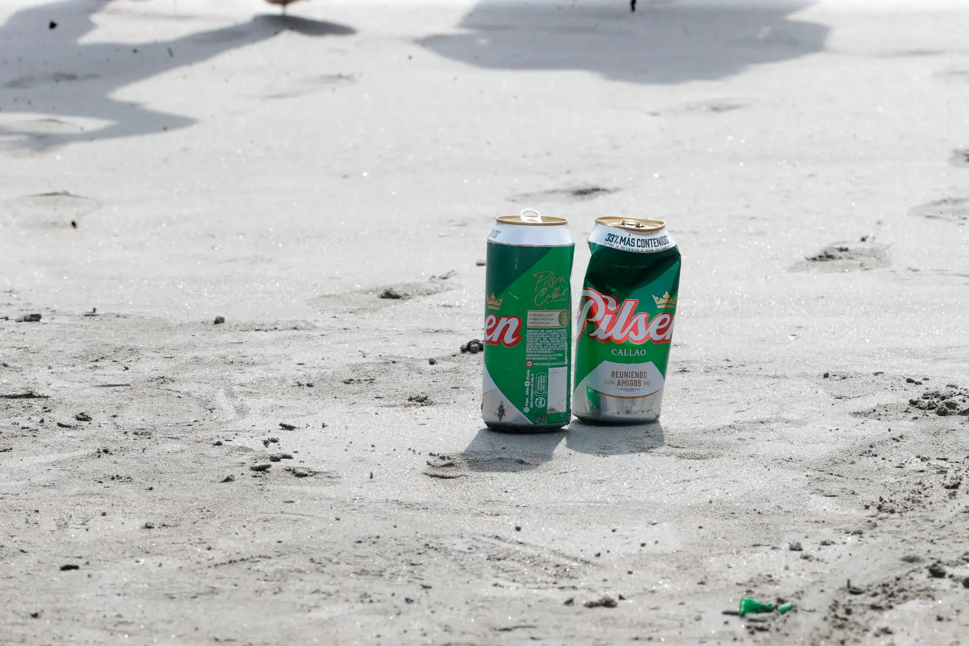 Acumulación de desechos abandonados por los bañistas, basura en la playa de agua dulce distrito de Chorrillos. Foto: ANDINA/Vidal Tarqui