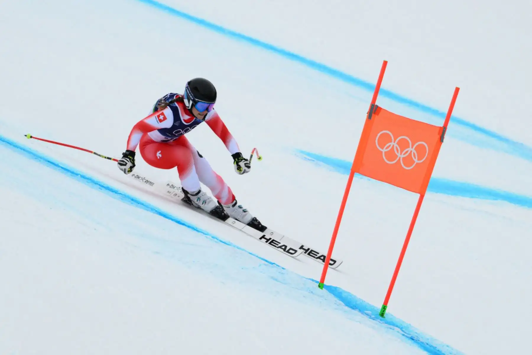 La suiza Delia Durrer participa en el entrenamiento oficial para el descenso de la prueba combinada femenina por equipos durante los Juegos Olímpicos de Invierno Milano Cortina 2026. Foto: ANDINA/AFP