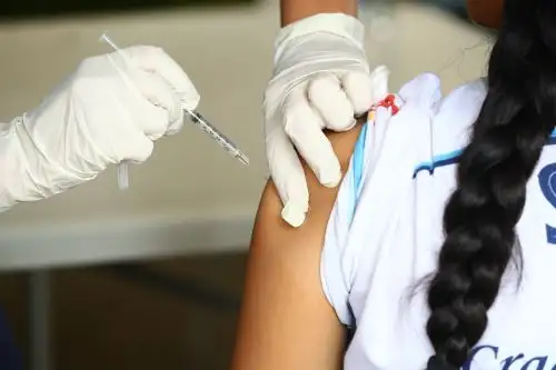 Vacunación gratuita contra polio y sarampión en el Parque Sinchi Roca