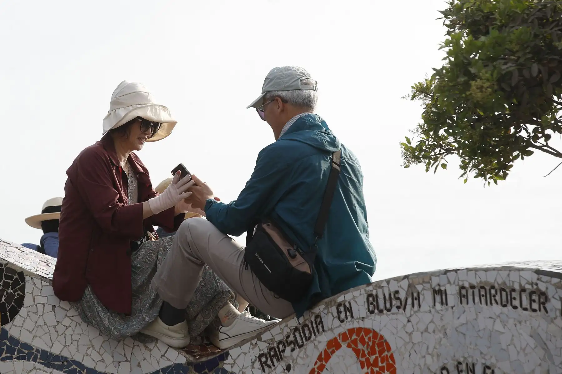 A pocos días del Dia de San Valentín, parejas y enamorados salen a pasear cerca al " Parque del Amor " donde se encuentra la emblemática escultura llamada " El Beso", obra del artista plástico, Víctor Delf{in.
Foto: ANDINA/ Eddy Ramos