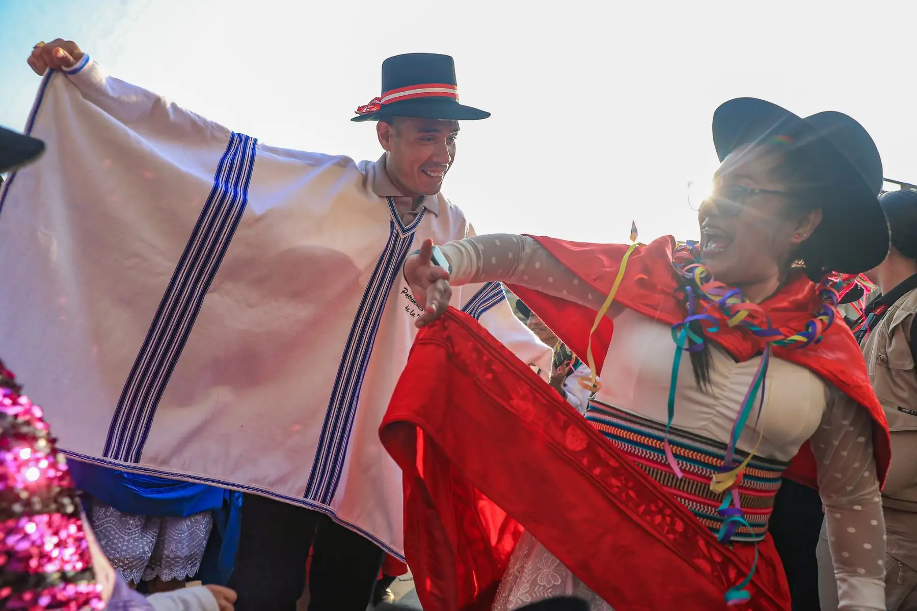Con gran entusiasmo, el presidente José Jerí lideró el lanzamiento oficial del Carnaval de la Comunidad Campesina de Carcosi - 2026, Patrimonio Cultural de la Nación. Este hito en Palacio de Gobierno reafirma el compromiso del Estado por salvaguardar nuestras tradiciones. Foto: ANDINA/Prensa Presidencia