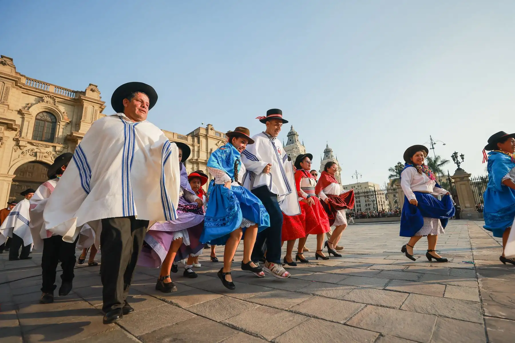 Con gran entusiasmo, el presidente José Jerí lideró el lanzamiento oficial del Carnaval de la Comunidad Campesina de Carcosi - 2026, Patrimonio Cultural de la Nación. Este hito en Palacio de Gobierno reafirma el compromiso del Estado por salvaguardar nuestras tradiciones. Foto: ANDINA/Prensa Presidencia