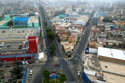 Desde finales de marzo, los buses de transporte público circularán por una vía exclusiva en diversas avenidas del Callao, una de las cuales será Miguel Grau. Foto:  ATU