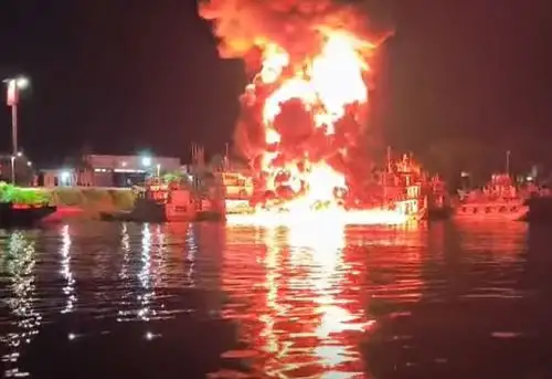 Incendio de una embarcación fluvial en Loreto deja al menos 12 personas heridas. ANDINA/Difusión