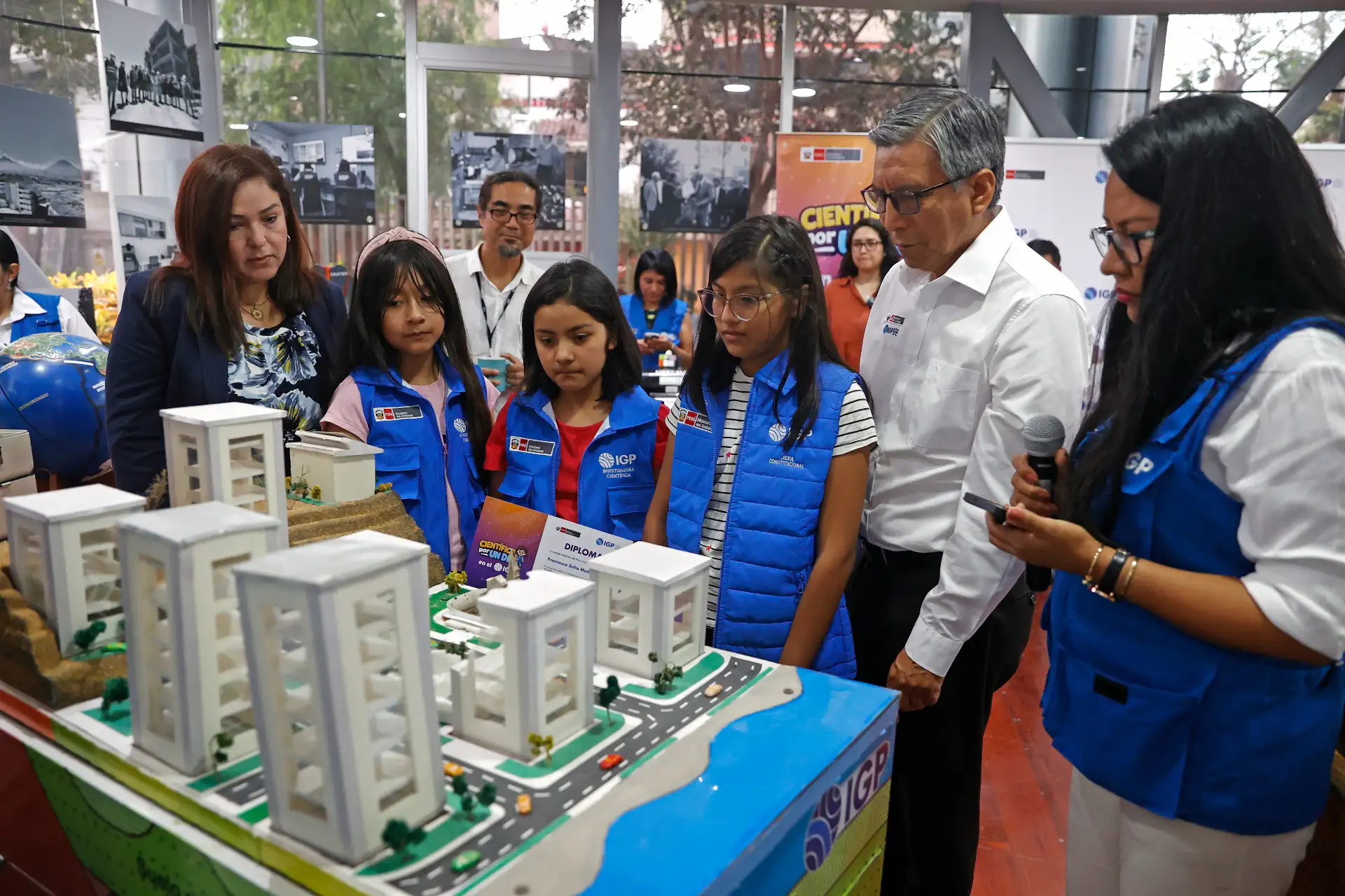 El Instituto Geofísico del Perú (IGP) realiza evento “Investigadora científica por un día”, una iniciativa innovadora que busca despertar el interés de las niñas por la ciencia y promover su participación en el ámbito científico desde temprana edad.
Foto: ANDINA/Vidal Tarqui
